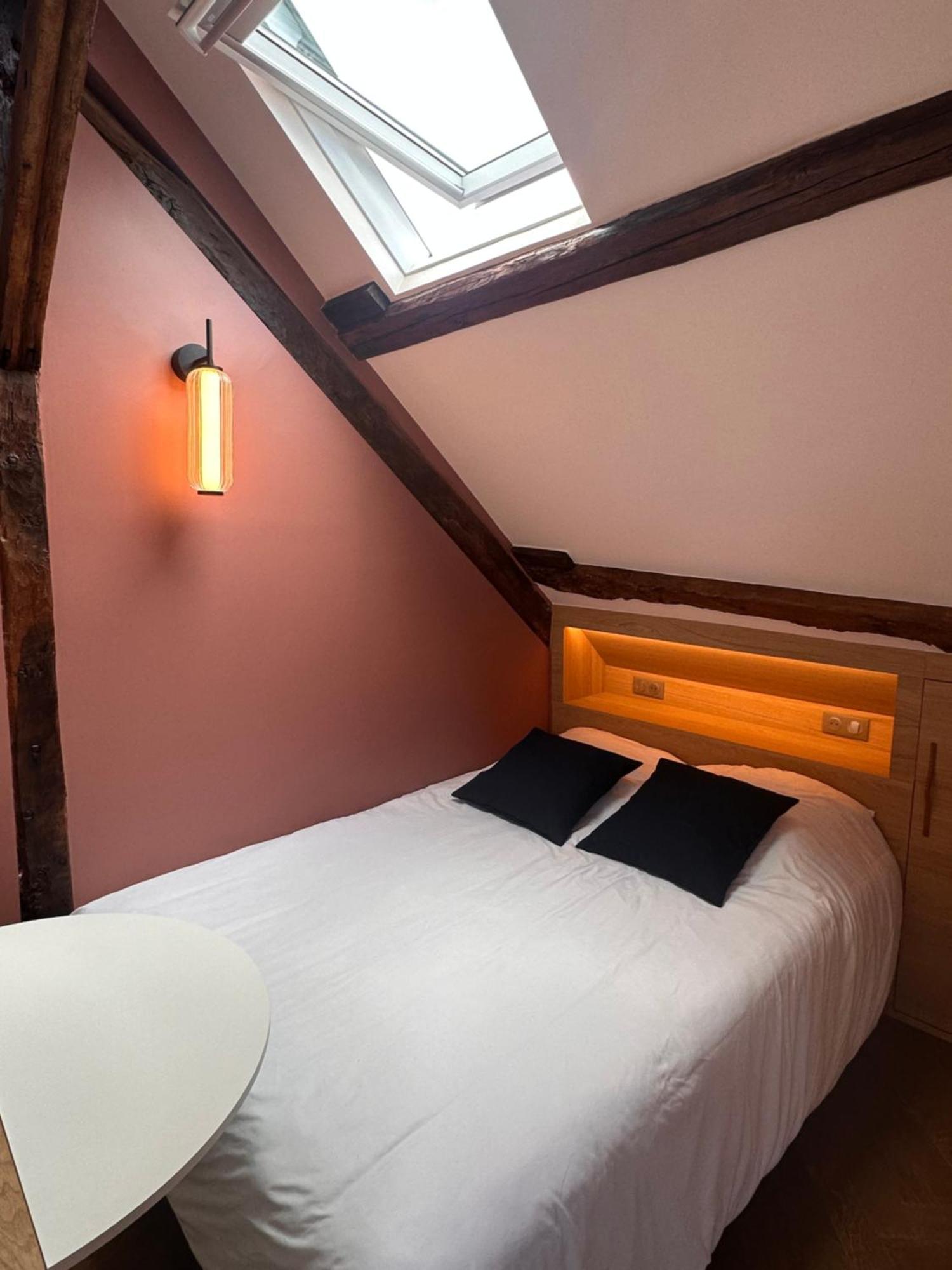 Nid D'Amour Sous Les Toits ! Honfleur Exterior photo